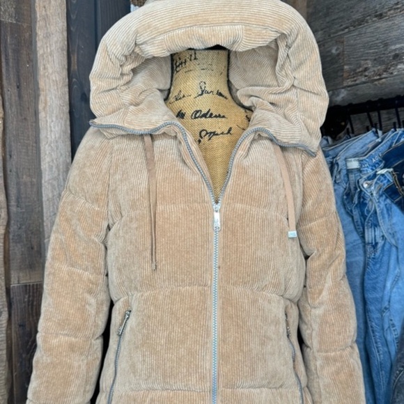 Sam Edelman puffer jacket size XS camel color - Picture 4 of 4